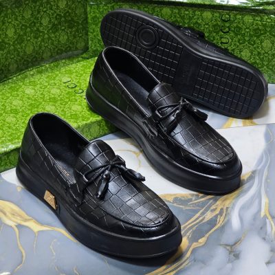 Gucci Black Textured Leather Tassel Loafers