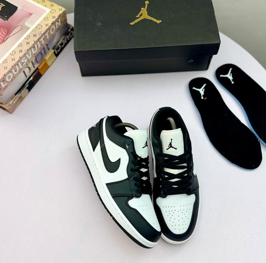 Air Jordan 1 Low "Panda"